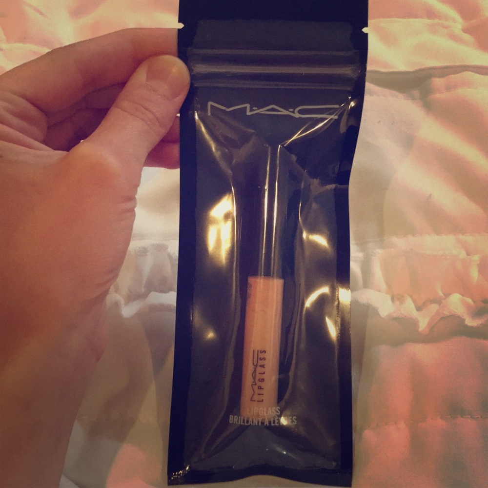 MAC LIP GLOSS